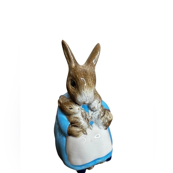 Beatrix Potter “Mrs Rabbit & Bunnies” VTG Figurine - Picture 1 of 4